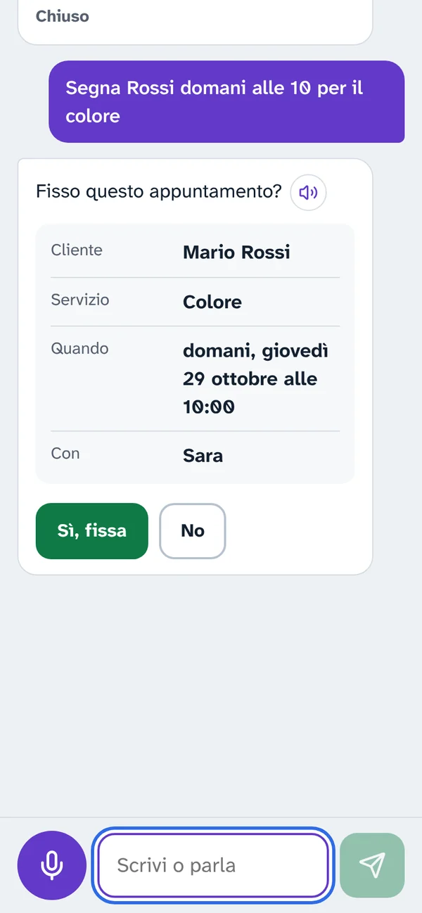 La segretaria del salone fissa un colore e chiede conferma